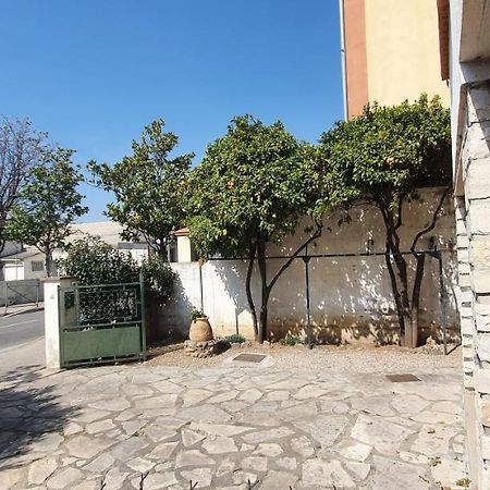 Appartement entier indépendant au dessus de villa wi fi parking gratuit proche plage et centre ville Sanary-sur-Mer Exterior foto