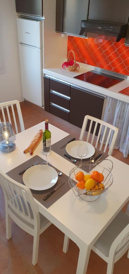 Appartement entier indépendant au dessus de villa wi fi parking gratuit proche plage et centre ville Sanary-sur-Mer Exterior foto