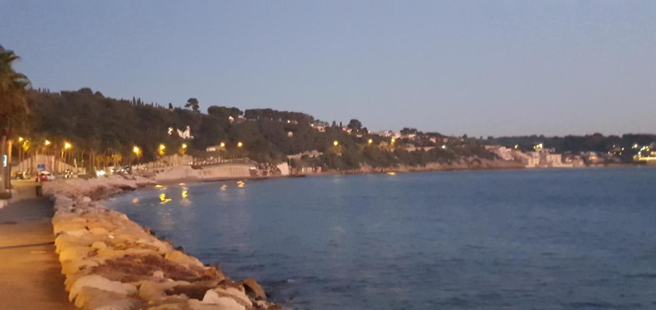 Appartement entier indépendant au dessus de villa wi fi parking gratuit proche plage et centre ville Sanary-sur-Mer Exterior foto