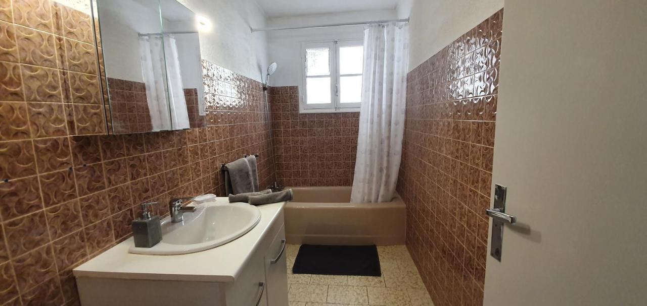 Appartement entier indépendant au dessus de villa wi fi parking gratuit proche plage et centre ville Sanary-sur-Mer Exterior foto
