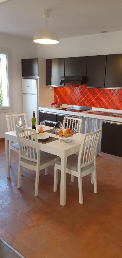Appartement entier indépendant au dessus de villa wi fi parking gratuit proche plage et centre ville Sanary-sur-Mer Exterior foto