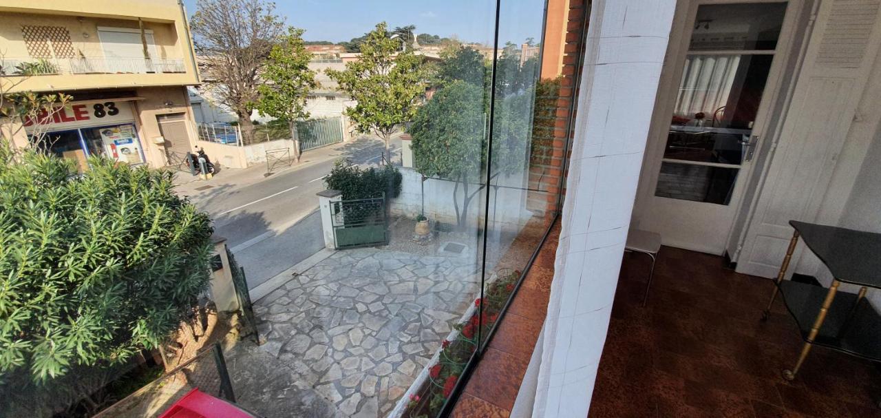 Appartement entier indépendant au dessus de villa wi fi parking gratuit proche plage et centre ville Sanary-sur-Mer Exterior foto