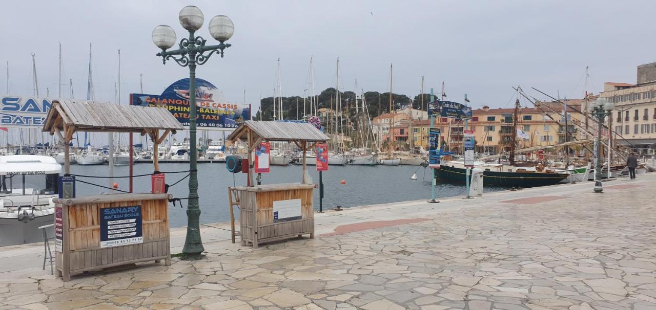 Appartement entier indépendant au dessus de villa wi fi parking gratuit proche plage et centre ville Sanary-sur-Mer Exterior foto