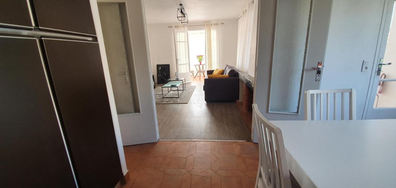 Appartement entier indépendant au dessus de villa wi fi parking gratuit proche plage et centre ville Sanary-sur-Mer Exterior foto