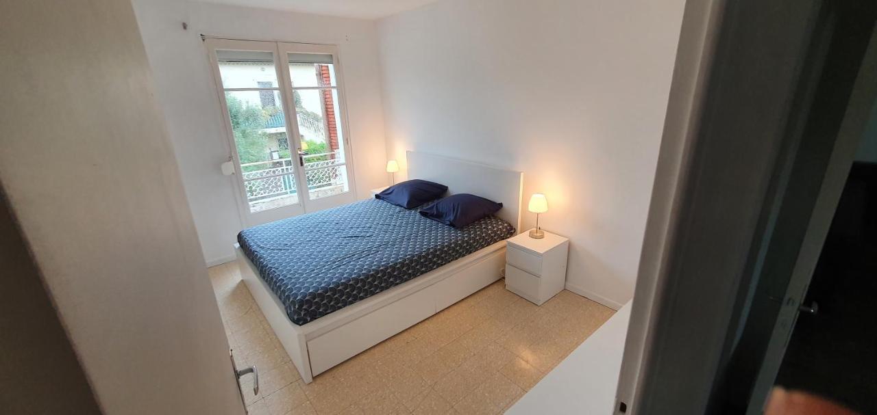 Appartement entier indépendant au dessus de villa wi fi parking gratuit proche plage et centre ville Sanary-sur-Mer Exterior foto
